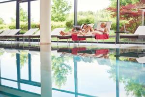 Bazén v ubytování Spa Hotel Bründl nebo v jeho okolí