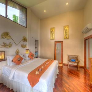 Ein Bett oder Betten in einem Zimmer der Unterkunft Khanom Hill Resort