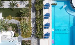Bazén v ubytování Kouros Seasight Hotel nebo v jeho okolí