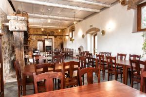 a restaurant with wooden tables and chairs in a room at Agriturismo Case Tabarani in Collesano