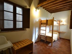 Posteľ alebo postele v izbe v ubytovaní Apartment in Asciano with Panoramic Views