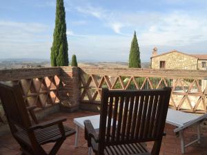 Balkón alebo terasa v ubytovaní Apartment in Asciano with Panoramic Views