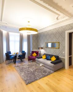 a living room filled with furniture and a large window at Abieshomes Serviced Apartments - Votivpark in Vienna