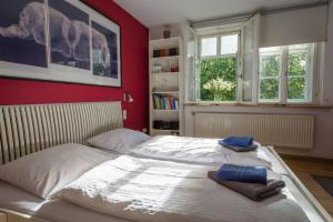 a bedroom with a large bed with two towels on it at "goethezimmer" Ferienwohnung und Zimmer am Burgplatz in Weimar