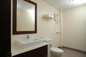 Koupelna v ubytování Mawin Hotel