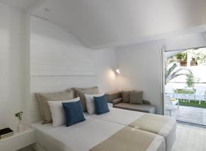 Postel nebo postele na pokoji v ubytování Kouros Seasight Hotel