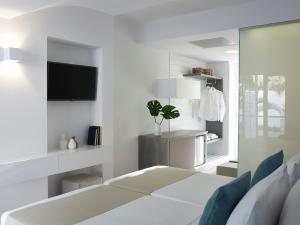 Postel nebo postele na pokoji v ubytování Kouros Seasight Hotel