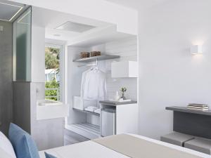 Kuchyň nebo kuchyňský kout v ubytování Kouros Seasight Hotel