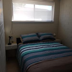 A bed or beds in a room at Unit 2 Breakaway Lodge
