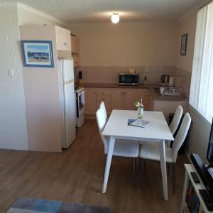 A kitchen or kitchenette at Unit 2 Breakaway Lodge