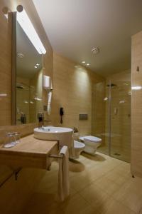 Ванная комната в Sky Hotel Tirana