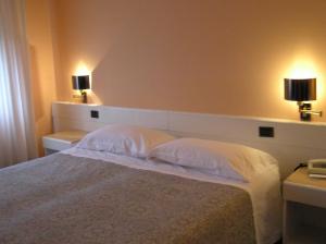 Postel nebo postele na pokoji v ubytování Hotel Giovanni