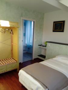 Postel nebo postele na pokoji v ubytování HOTEL L'AMERIVIERE***