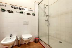 A bathroom at B&B al 19