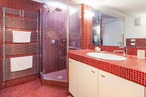 A bathroom at B&B al 19