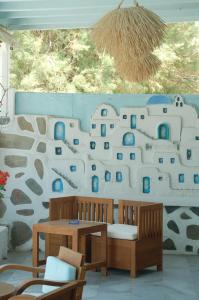 a room with a wall with blue vases on it at Hotel Paros in Parikia