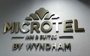 Certifikát, hodnocení, plakát nebo jiný dokument vystavený v ubytování Microtel Inn & Suites by Wyndham London