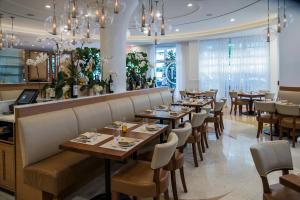 Restoran atau tempat lain untuk makan di Iberostar Waves Berkeley Shore