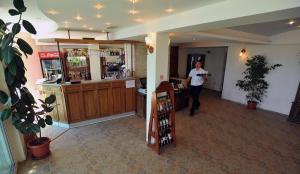 Oaspeți care stau la Hotel Oasis - Beach Access