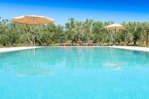 Het zwembad bij of vlak bij Holiday Home La Leccina