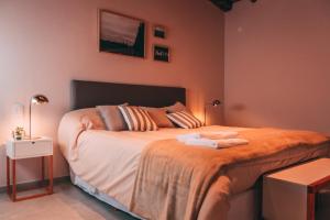En eller flere senge i et værelse på Azalea Luxury Lodge + 35 billeder