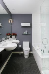 Koupelna v ubytování Moda Hotel