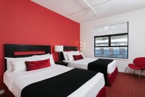 Łóżko lub łóżka w pokoju w obiekcie Moda Hotel