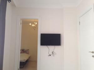 A television and/or entertainment centre at Zübeyde Hanım Homes