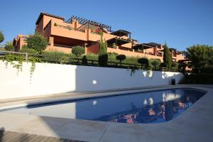 Bazén v ubytování Casares golf gardens nebo v jeho okolí