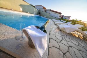Basen w obiekcie Sunset Deluxe Villa lub w pobliżu
