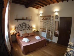 フィレンツェにあるNido de' Pittiのベッドルーム1室(大型ベッド1台、タオル2枚付)