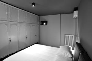 a bedroom with white cabinets and a bed in it at Arsenale 3880 in Venice