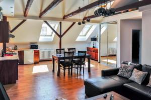 a living room with a table and chairs at Apartamenty Numer 6 in Lublin
