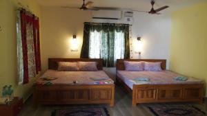 A bed or beds in a room at Silver Moon Guest House