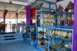 Supermarket in druge trgovine poleg hotela oz. v okolici