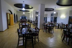 Restoran ili neka druga zalogajnica u objektu Complexe Touristique BouZour