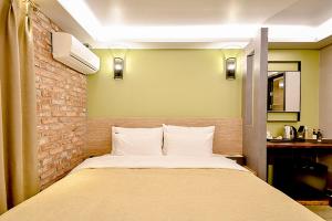 Postel nebo postele na pokoji v ubytování Ulsan Hotel 109