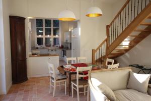 a kitchen and dining room with a table and chairs at Orangerie Saint Martin in Mary-sur-Marne