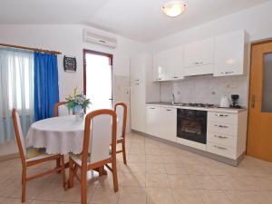 Kuchyň nebo kuchyňský kout v ubytování Apartments Milan 1048