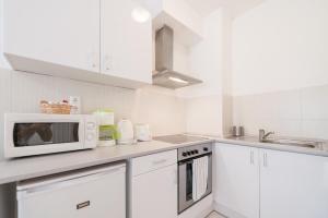 Kuchyň nebo kuchyňský kout v ubytování Prince Apartments