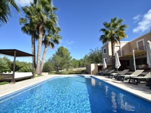 Bazén v ubytovaní Charming mansion in San Rafael with garden alebo v jeho blízkosti