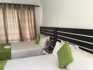 Кровать или кровати в номере Rest Assured Guest House & Conference Kokstad
