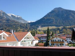 Ein allgemeiner Bergblick oder ein Berglick von der Ferienwohnung aus