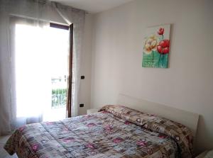 a bedroom with a bed and a picture of fruit on the wall at SWEET HOME GIULIA Locazione ad uso turistico in Cimitile
