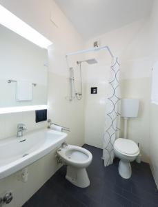 Um banheiro em Hotel Helvetia