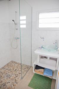 Ένα μπάνιο στο KALINAGO - Les Villas KIKKO