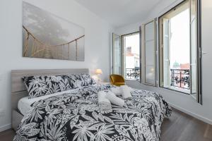 a bedroom with a bed with a black and white comforter at Monte Carlo View in Monte Carlo