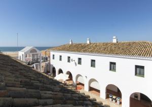 una vista desde el techo de un edificio en Albergue Inturjoven Punta Umbría, en Punta Umbría