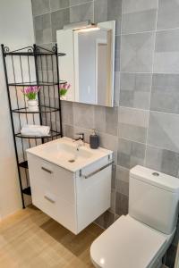 Koupelna v ubytování Apartamentos San Lázaro + 16 fotografií