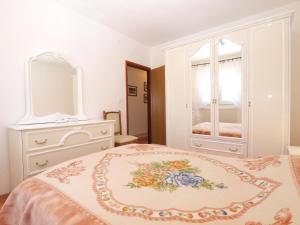 Postel nebo postele na pokoji v ubytování Apartment Luisa 1437